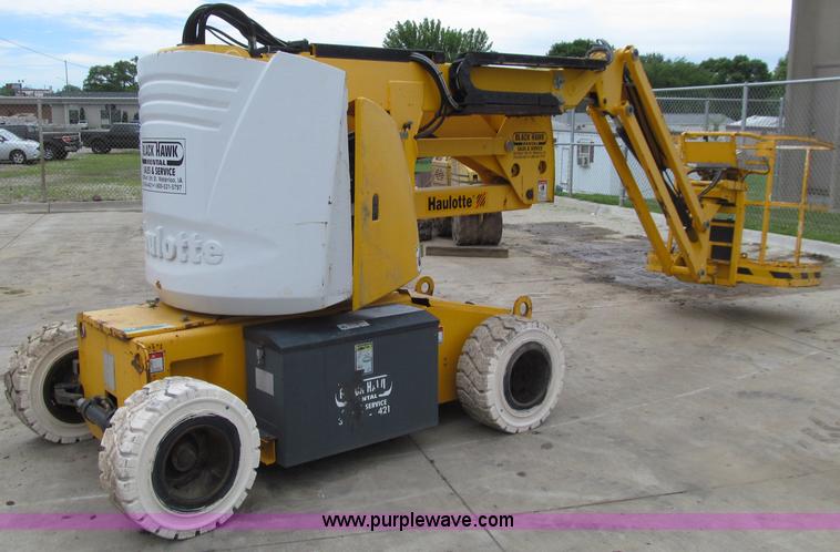 image for item D7426 2005 Haulotte HA33JE articulated boom lift