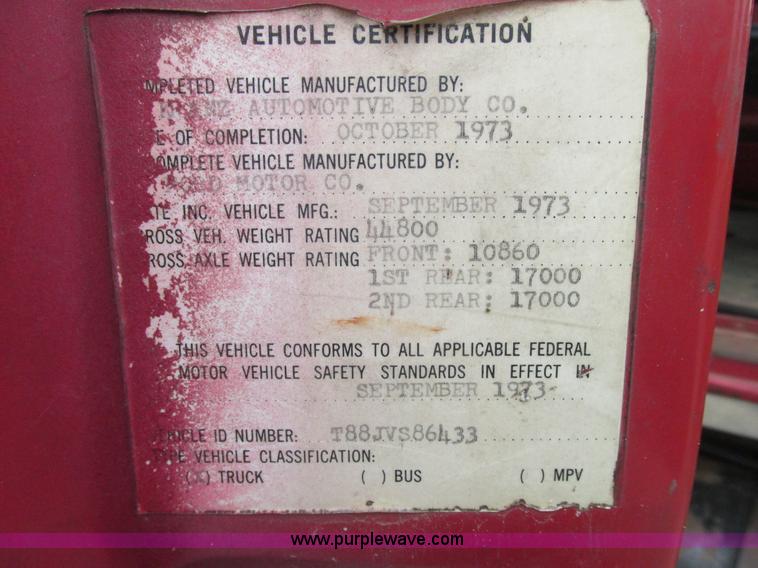 image for item E7270 1974 Ford 880 truck cab and chassis