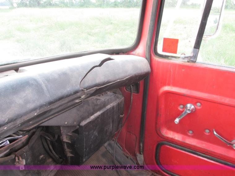 image for item E7270 1974 Ford 880 truck cab and chassis
