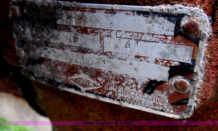 image for item E7270 1974 Ford 880 truck cab and chassis