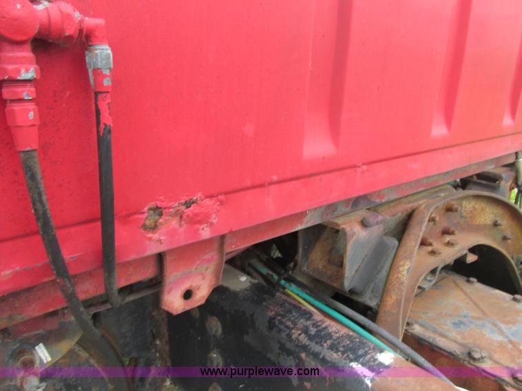 image for item E7270 1974 Ford 880 truck cab and chassis