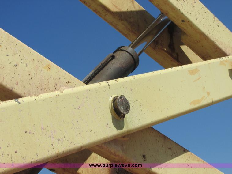 image for item E7272 JLG 500RTS rough terrain scissor lift