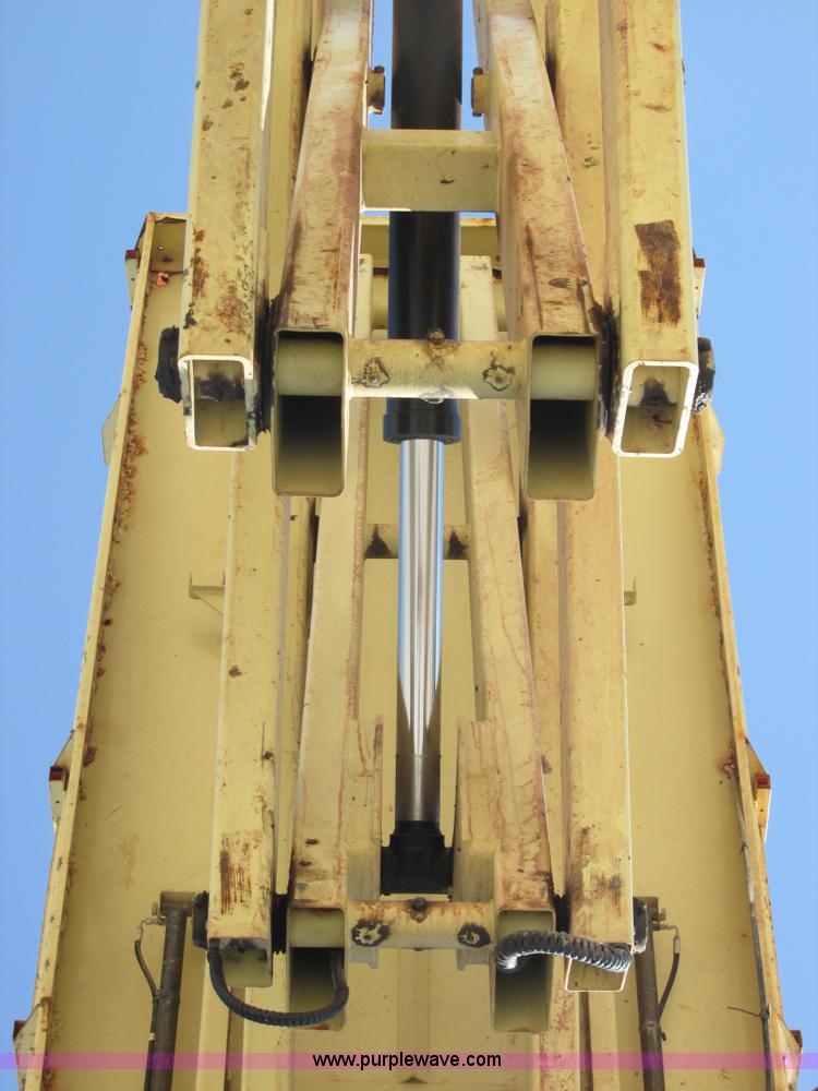 image for item E7272 JLG 500RTS rough terrain scissor lift