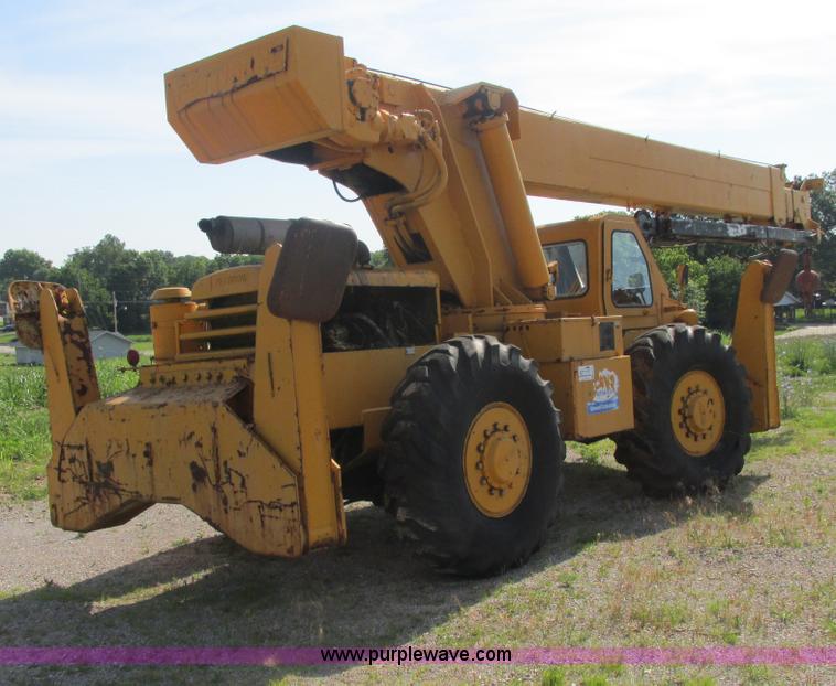image for item E7276 Pettibone 30 Multikrane rough terrain crane