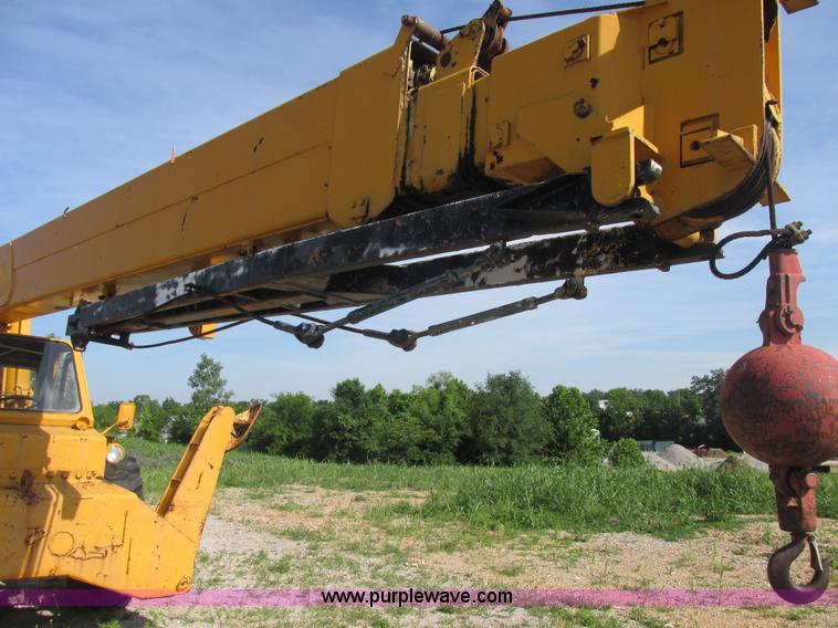 image for item E7276 Pettibone 30 Multikrane rough terrain crane
