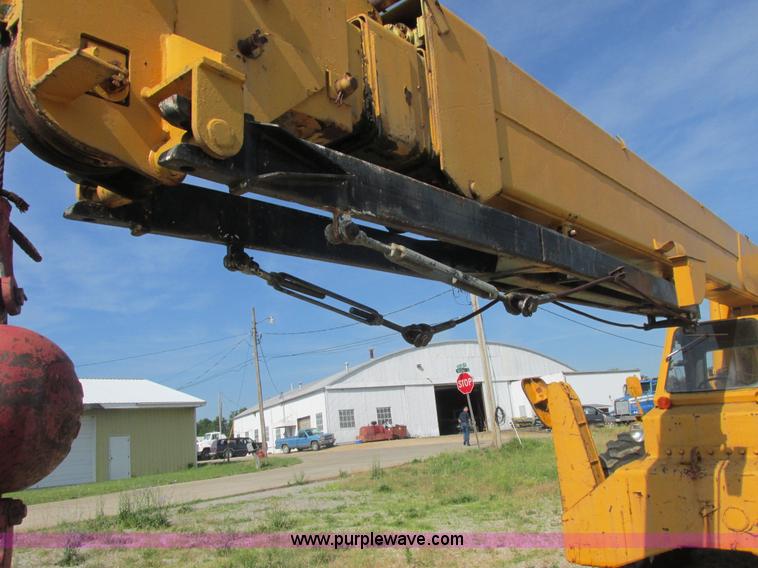 image for item E7276 Pettibone 30 Multikrane rough terrain crane