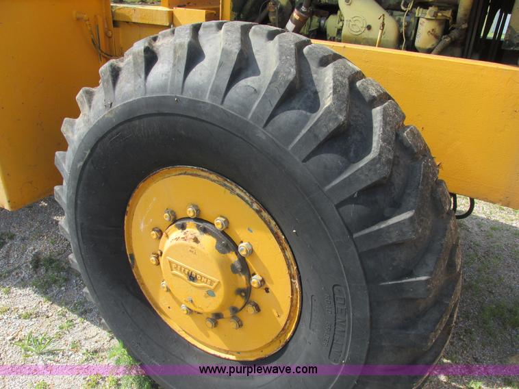 image for item E7276 Pettibone 30 Multikrane rough terrain crane