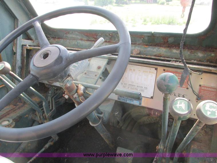 image for item E7276 Pettibone 30 Multikrane rough terrain crane