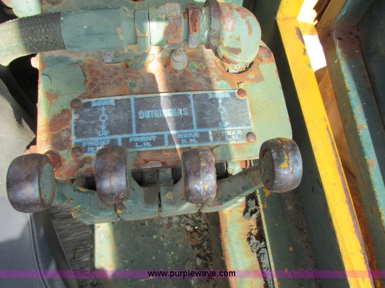 image for item E7276 Pettibone 30 Multikrane rough terrain crane