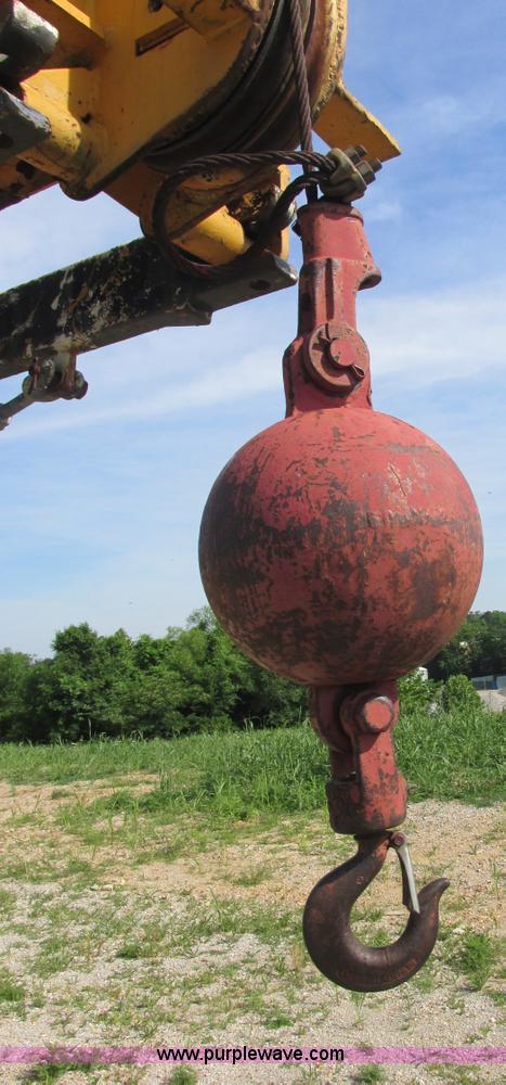 image for item E7276 Pettibone 30 Multikrane rough terrain crane