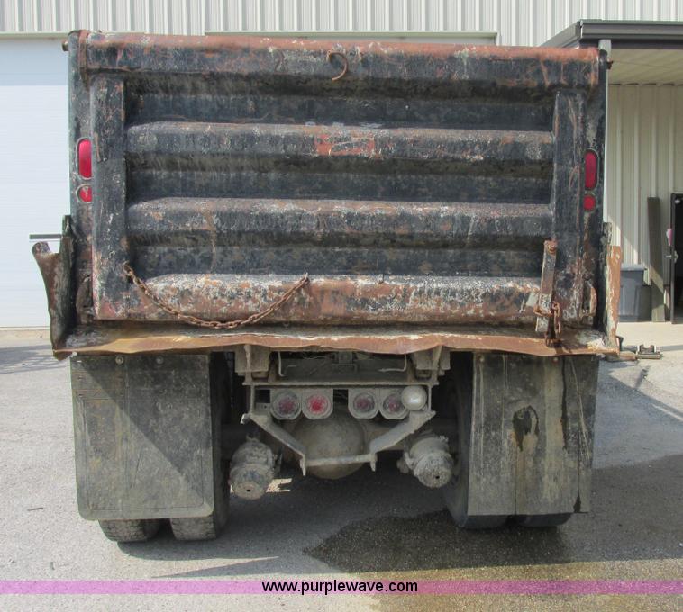 image for item E7283 1989 Ford L8000 tandem axle dump truck