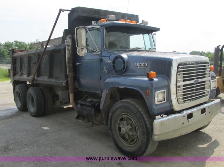 image for item E7283 1989 Ford L8000 tandem axle dump truck