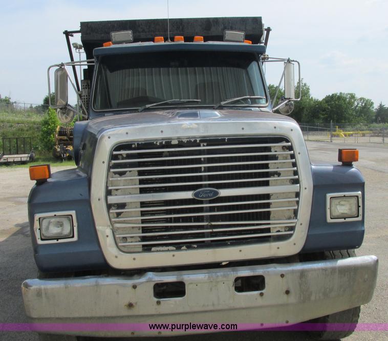 image for item E7283 1989 Ford L8000 tandem axle dump truck
