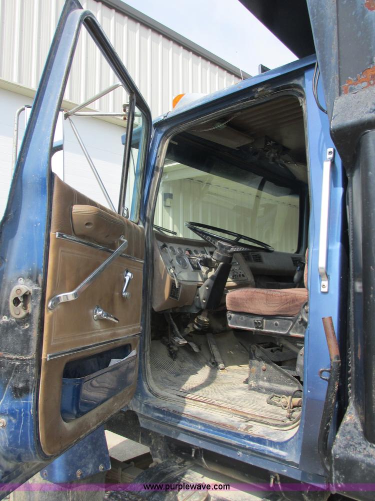 image for item E7283 1989 Ford L8000 tandem axle dump truck