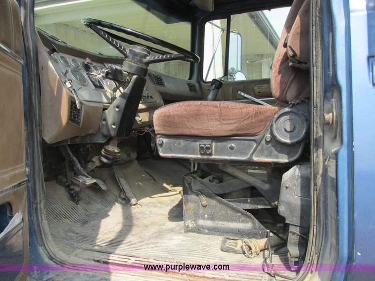 image for item E7283 1989 Ford L8000 tandem axle dump truck