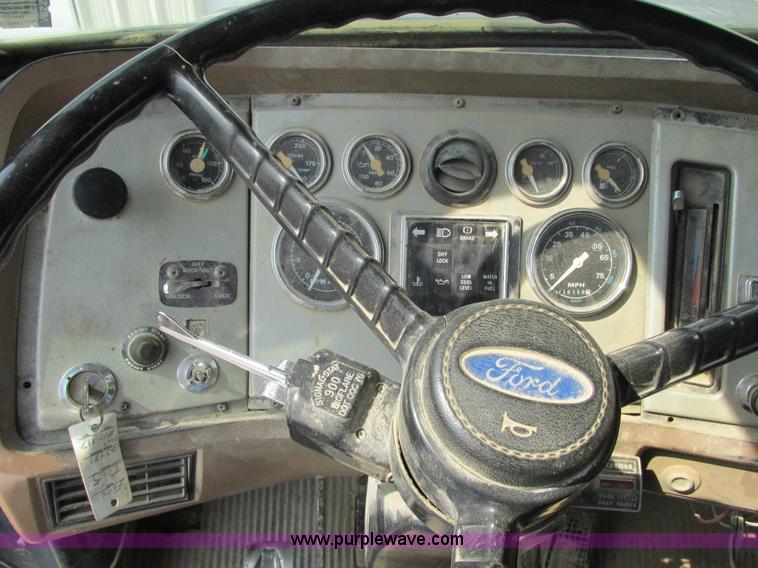 image for item E7283 1989 Ford L8000 tandem axle dump truck