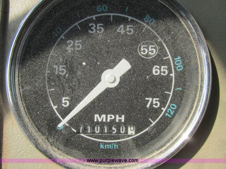 image for item E7283 1989 Ford L8000 tandem axle dump truck