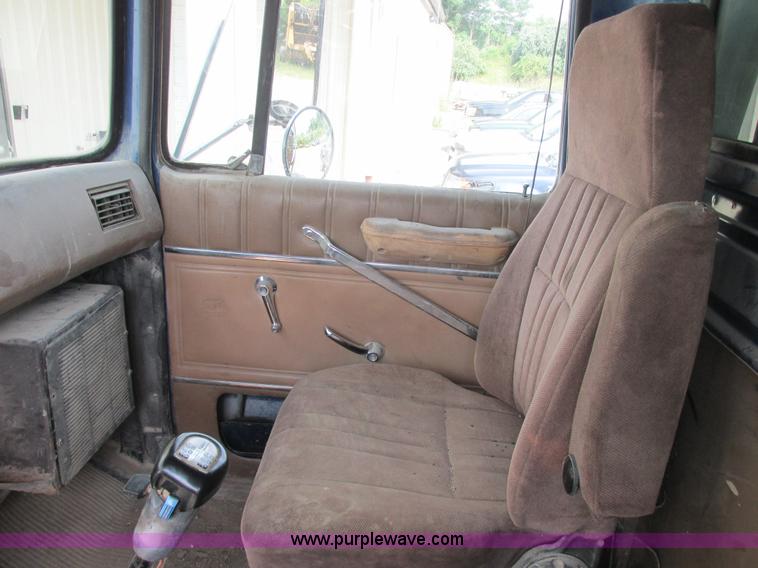 image for item E7283 1989 Ford L8000 tandem axle dump truck