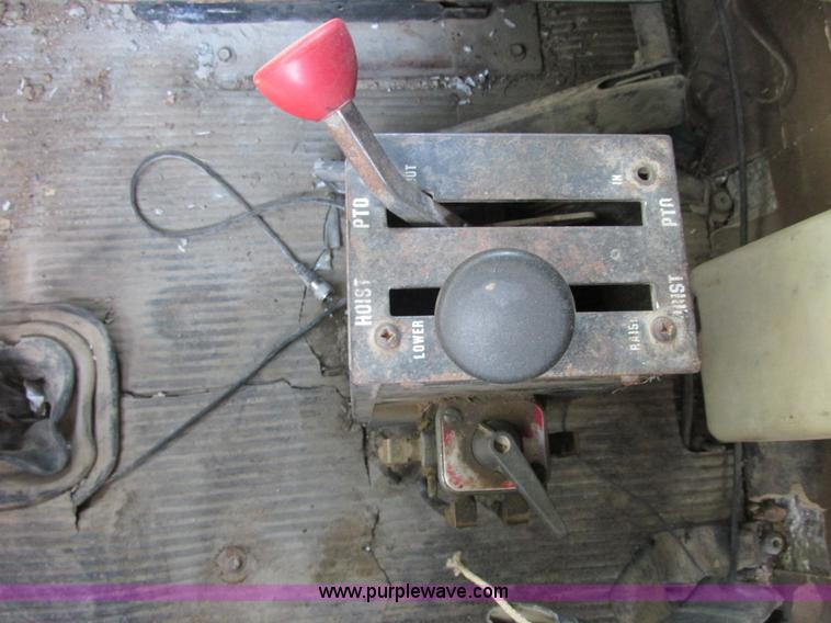 image for item E7283 1989 Ford L8000 tandem axle dump truck