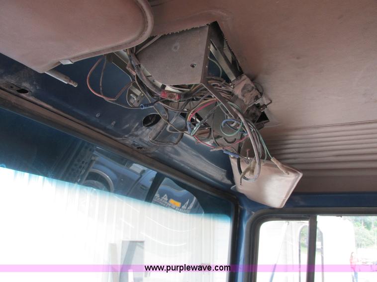 image for item E7283 1989 Ford L8000 tandem axle dump truck