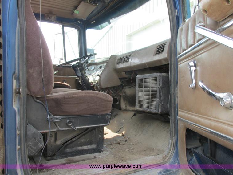 image for item E7283 1989 Ford L8000 tandem axle dump truck
