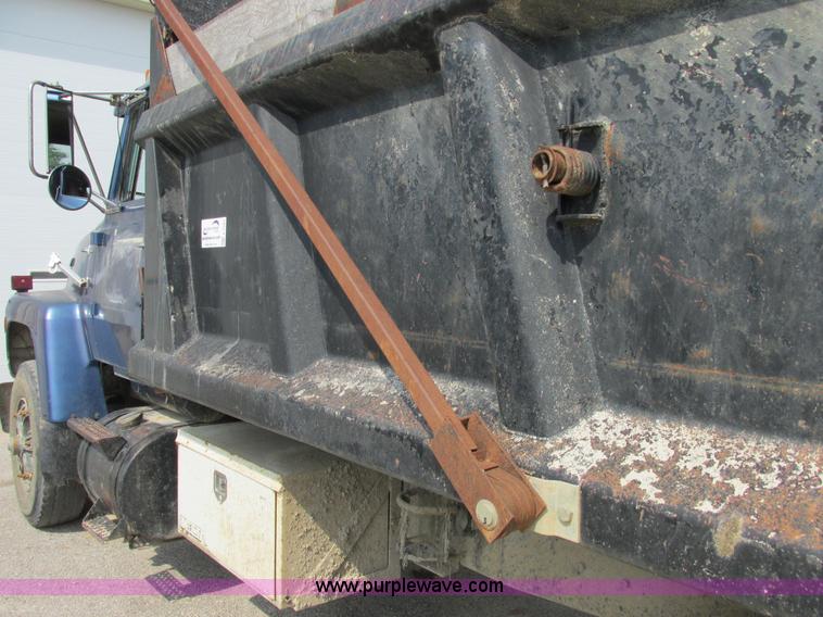 image for item E7283 1989 Ford L8000 tandem axle dump truck
