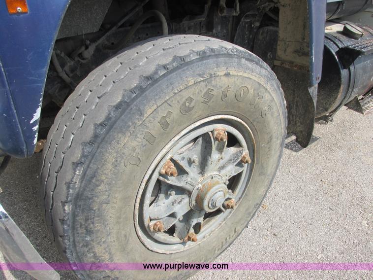 image for item E7283 1989 Ford L8000 tandem axle dump truck