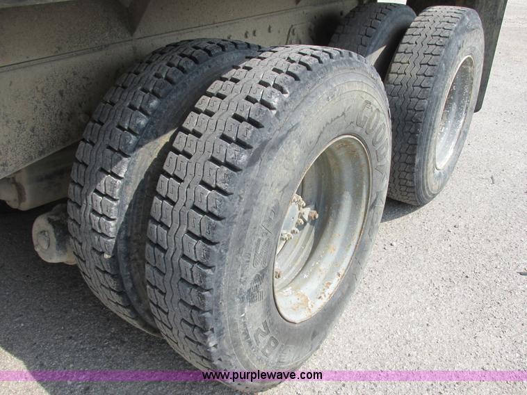 image for item E7283 1989 Ford L8000 tandem axle dump truck