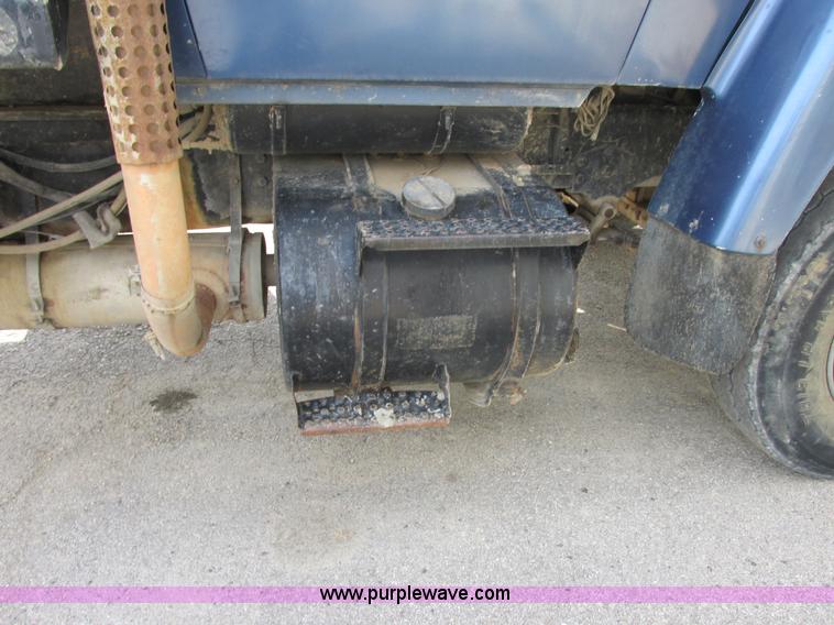 image for item E7283 1989 Ford L8000 tandem axle dump truck