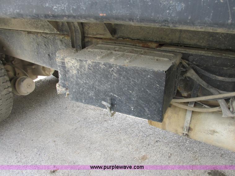 image for item E7283 1989 Ford L8000 tandem axle dump truck