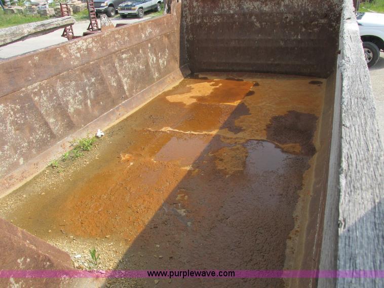 image for item E7283 1989 Ford L8000 tandem axle dump truck