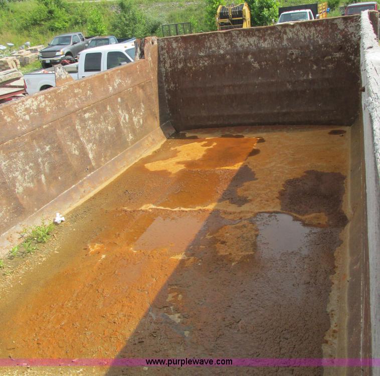 image for item E7283 1989 Ford L8000 tandem axle dump truck