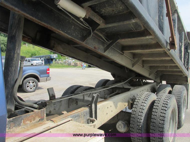 image for item E7283 1989 Ford L8000 tandem axle dump truck