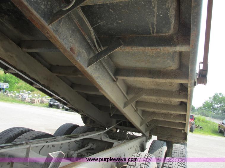 image for item E7283 1989 Ford L8000 tandem axle dump truck