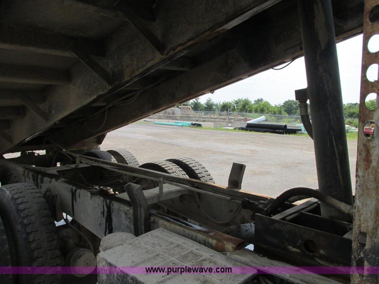 image for item E7283 1989 Ford L8000 tandem axle dump truck