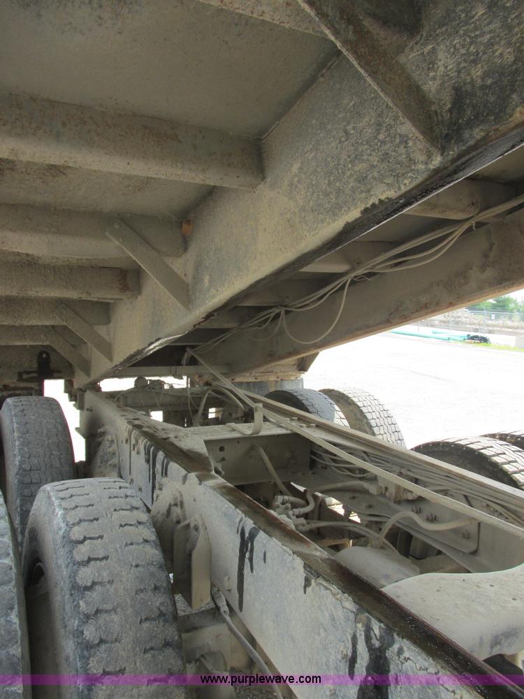 image for item E7283 1989 Ford L8000 tandem axle dump truck