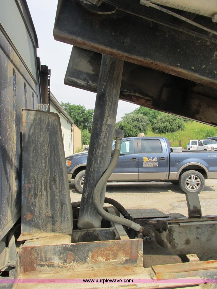 image for item E7283 1989 Ford L8000 tandem axle dump truck