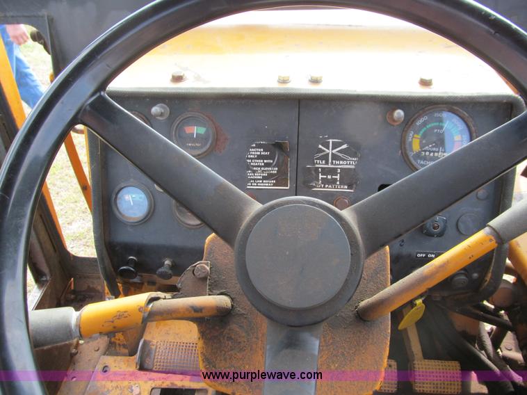 image for item E7540 1975 Case 580B Construction King backhoe