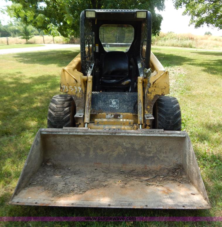 image for item F4019 2000 John Deere 240 skid steer