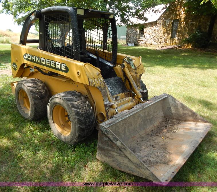 image for item F4019 2000 John Deere 240 skid steer