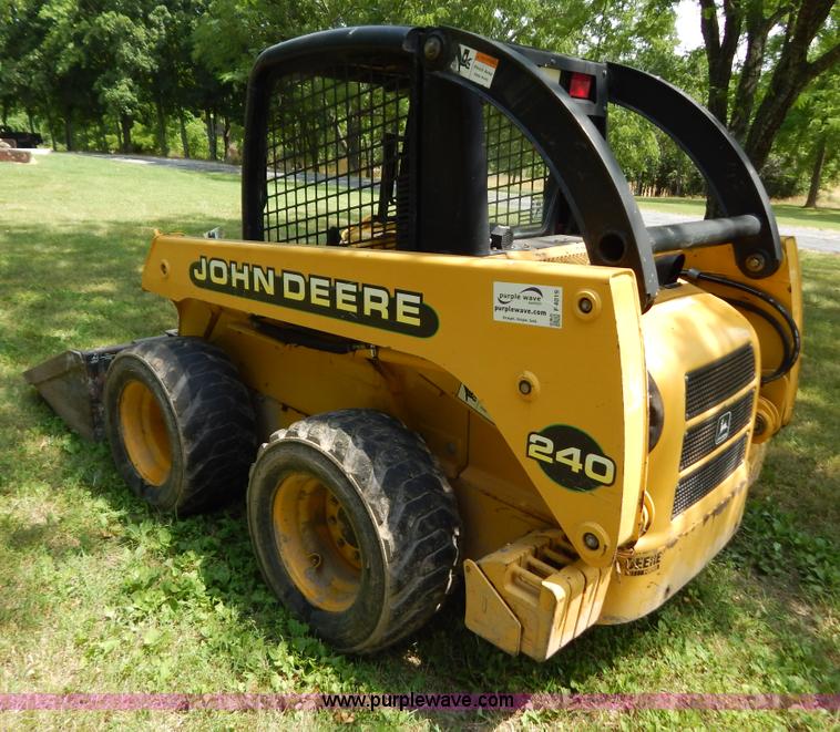 image for item F4019 2000 John Deere 240 skid steer