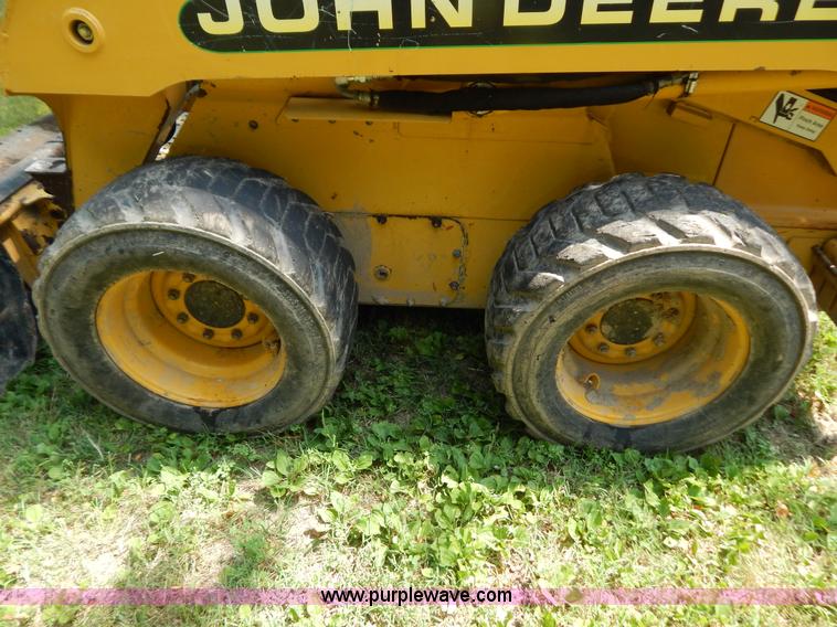 image for item F4019 2000 John Deere 240 skid steer