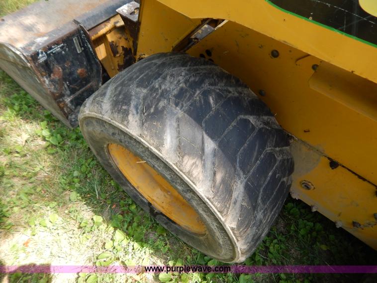 image for item F4019 2000 John Deere 240 skid steer
