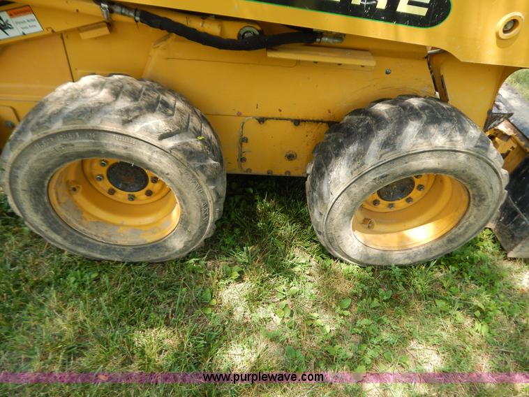 image for item F4019 2000 John Deere 240 skid steer