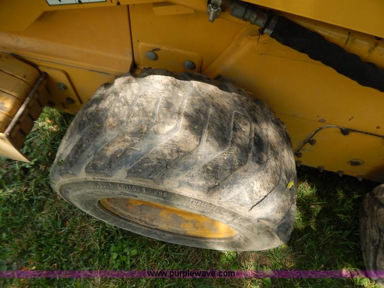 image for item F4019 2000 John Deere 240 skid steer