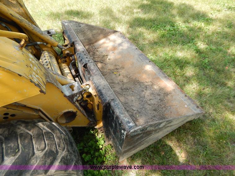 image for item F4019 2000 John Deere 240 skid steer