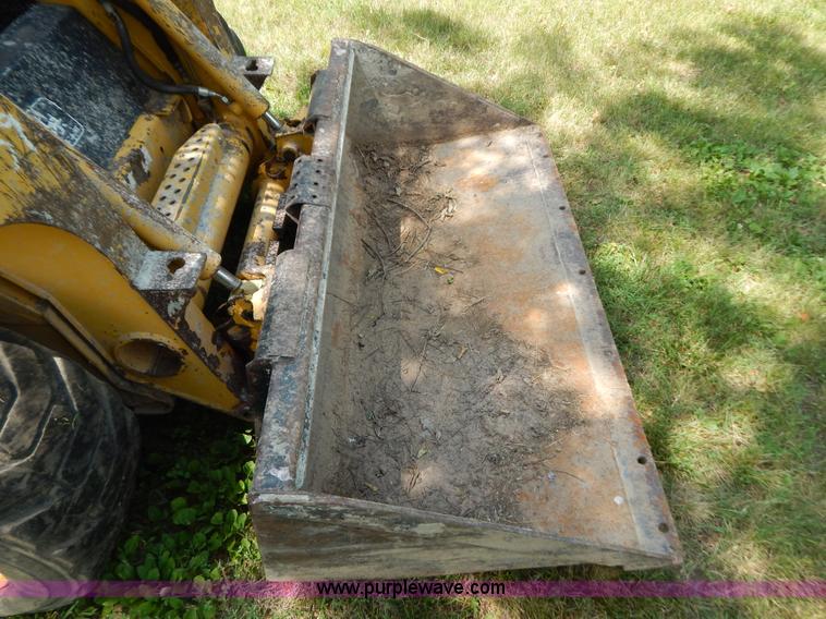 image for item F4019 2000 John Deere 240 skid steer