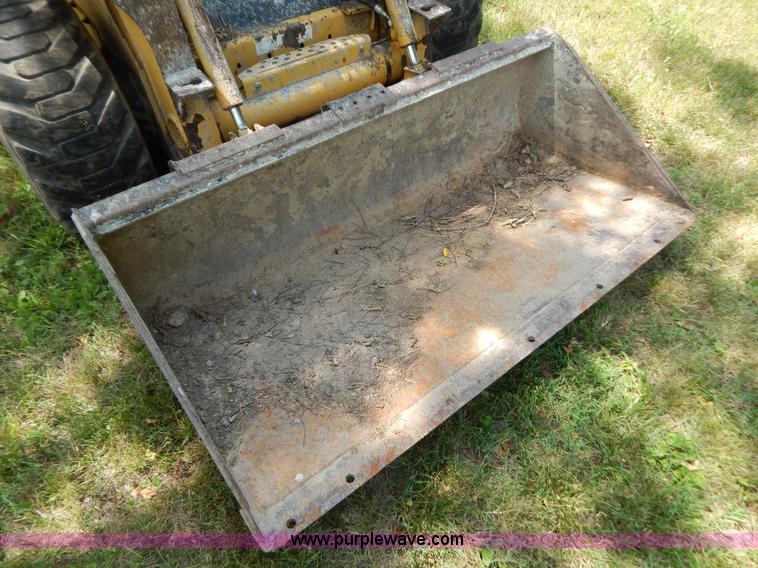 image for item F4019 2000 John Deere 240 skid steer