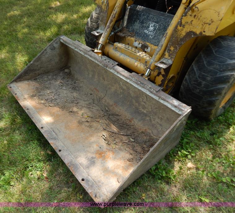 image for item F4019 2000 John Deere 240 skid steer