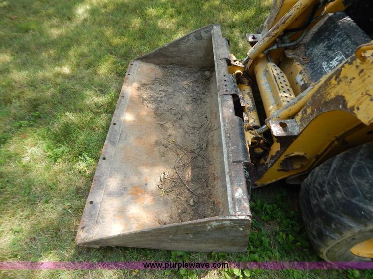 image for item F4019 2000 John Deere 240 skid steer